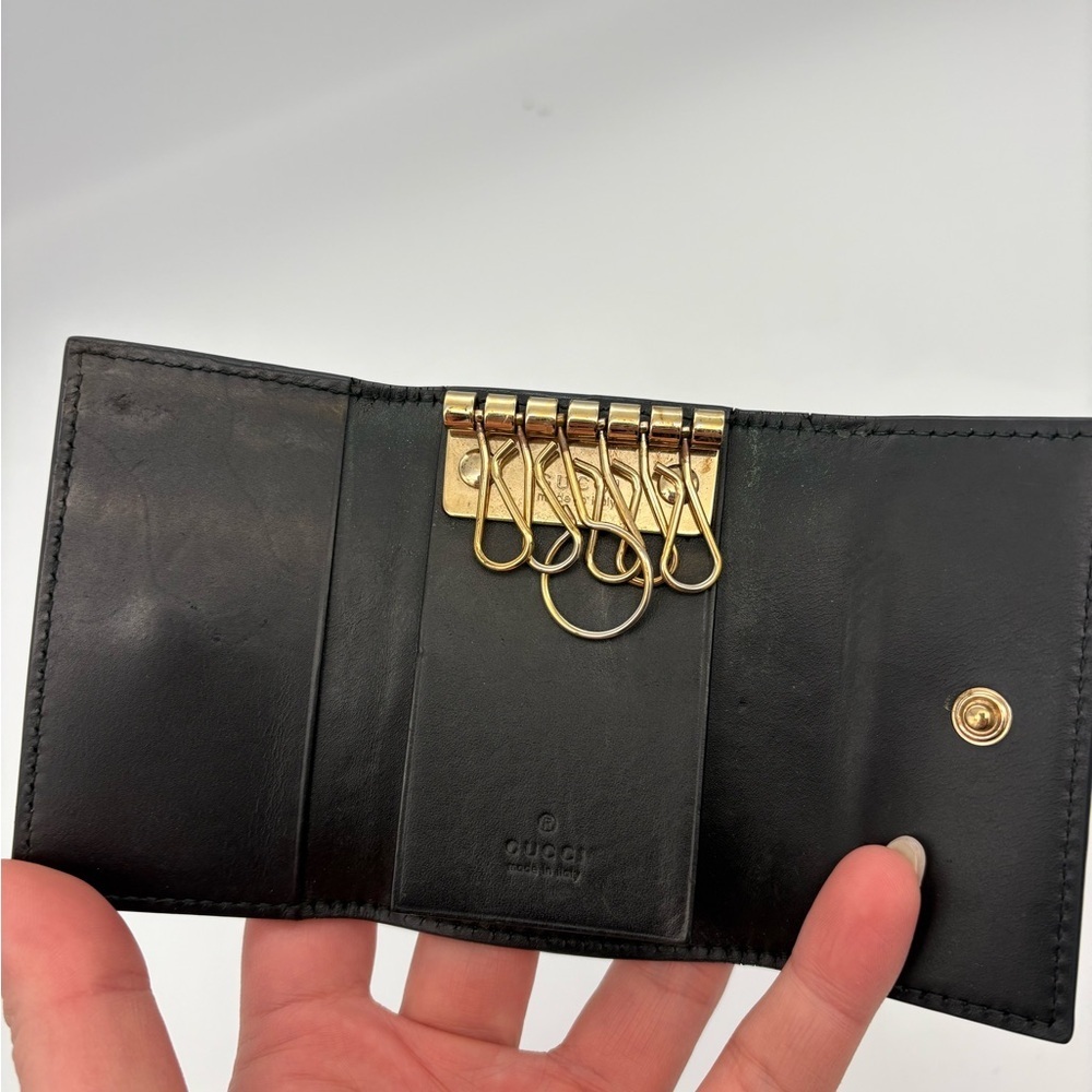 Gucci Black Leather Key Holder with Gold Hardware - Picture 8 of 8